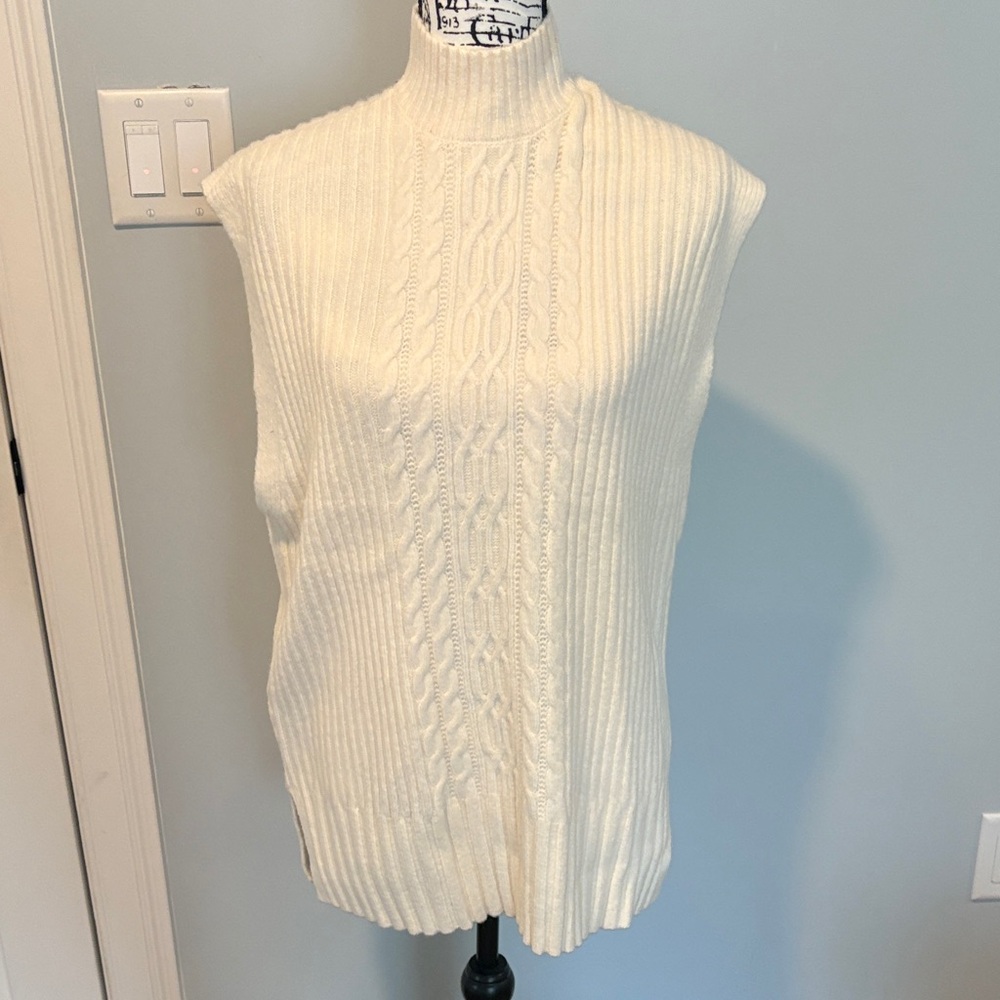 Elegant Cream Cable Knit Sleeveless Sweater NWT